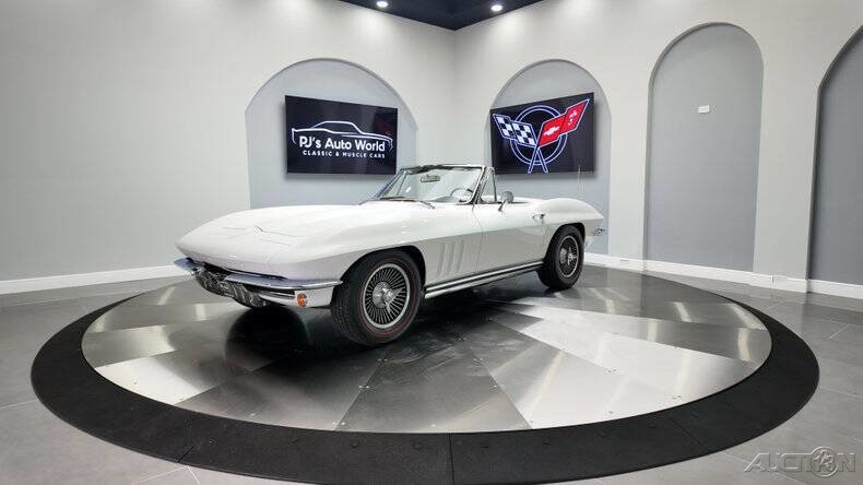 Chevrolet-Corvette-1965-13