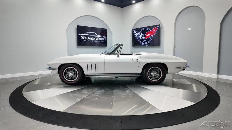 Chevrolet-Corvette-1965-14