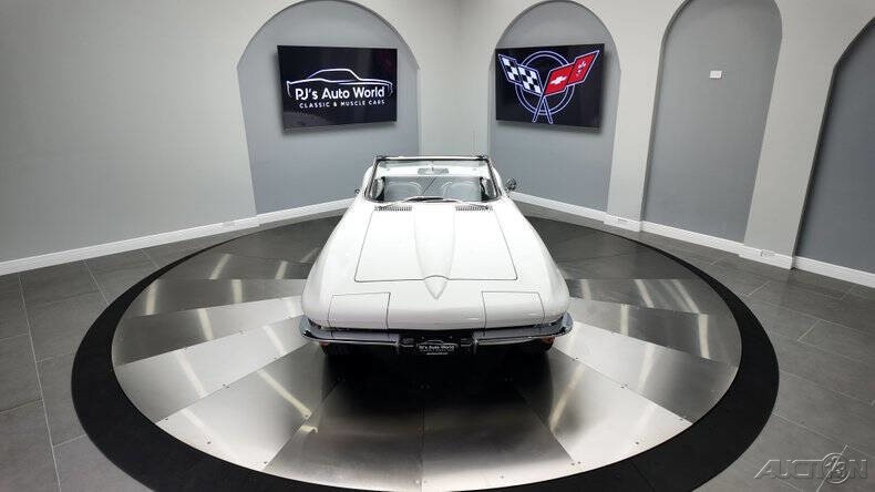 Chevrolet-Corvette-1965-16