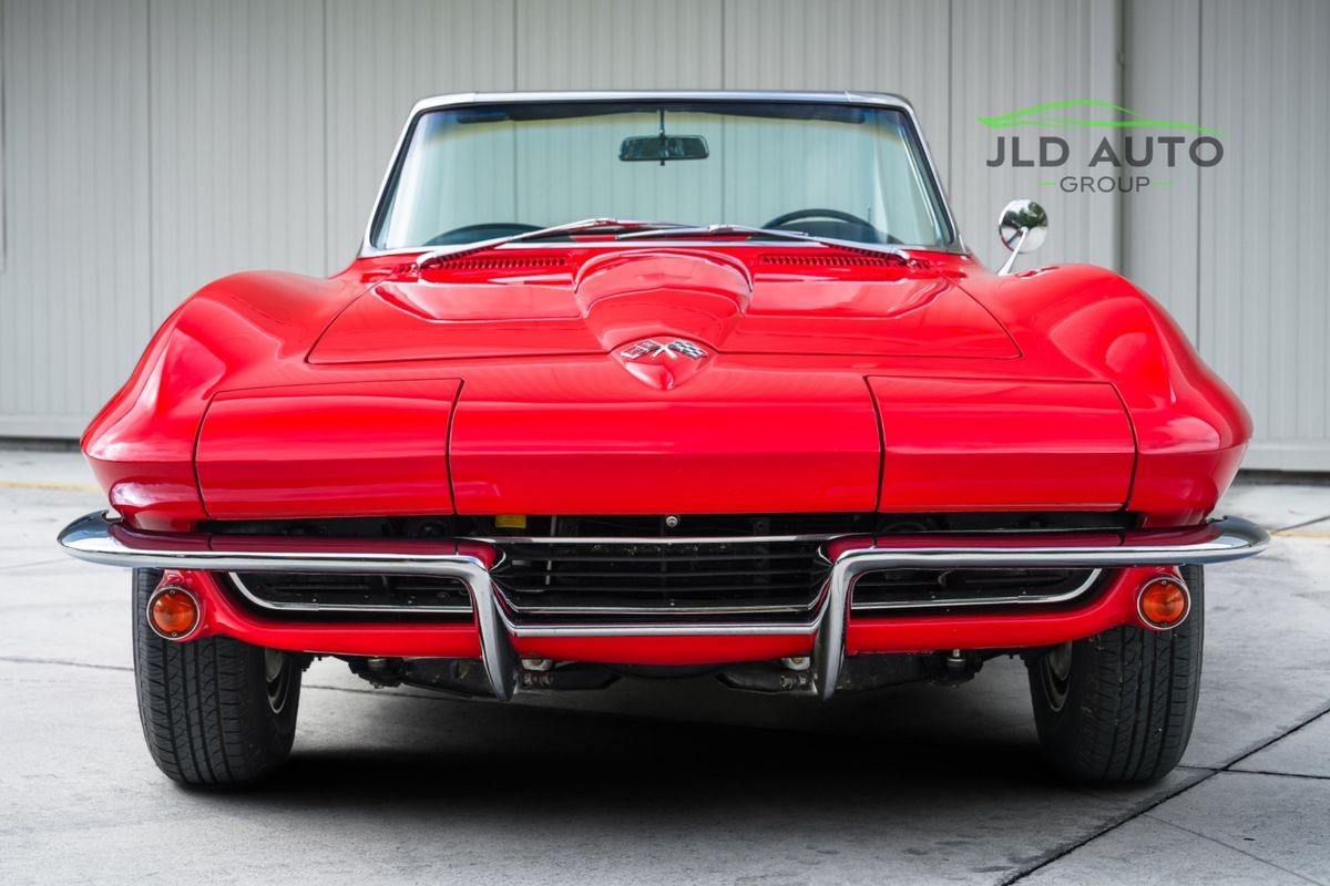 Chevrolet-Corvette-1965-2