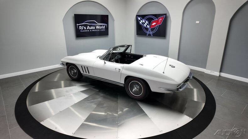 Chevrolet-Corvette-1965-21