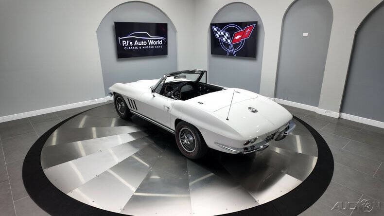 Chevrolet-Corvette-1965-22