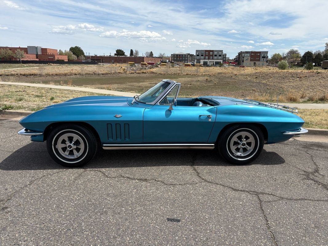 Chevrolet-Corvette-1965-27
