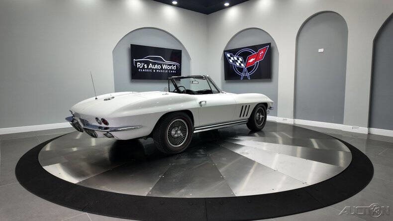 Chevrolet-Corvette-1965-3