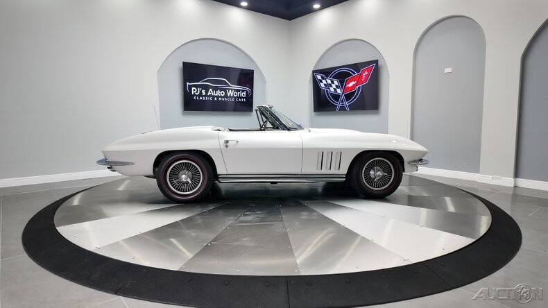 Chevrolet-Corvette-1965-4