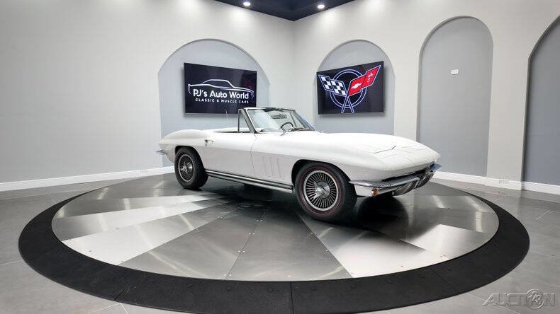 Chevrolet-Corvette-1965-5