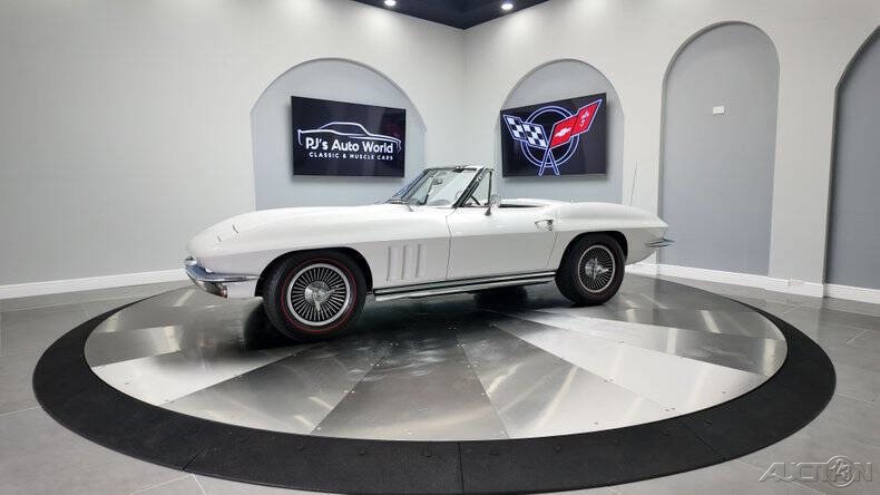 Chevrolet-Corvette-1965-7