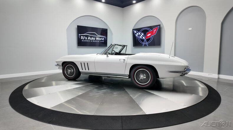 Chevrolet-Corvette-1965-8
