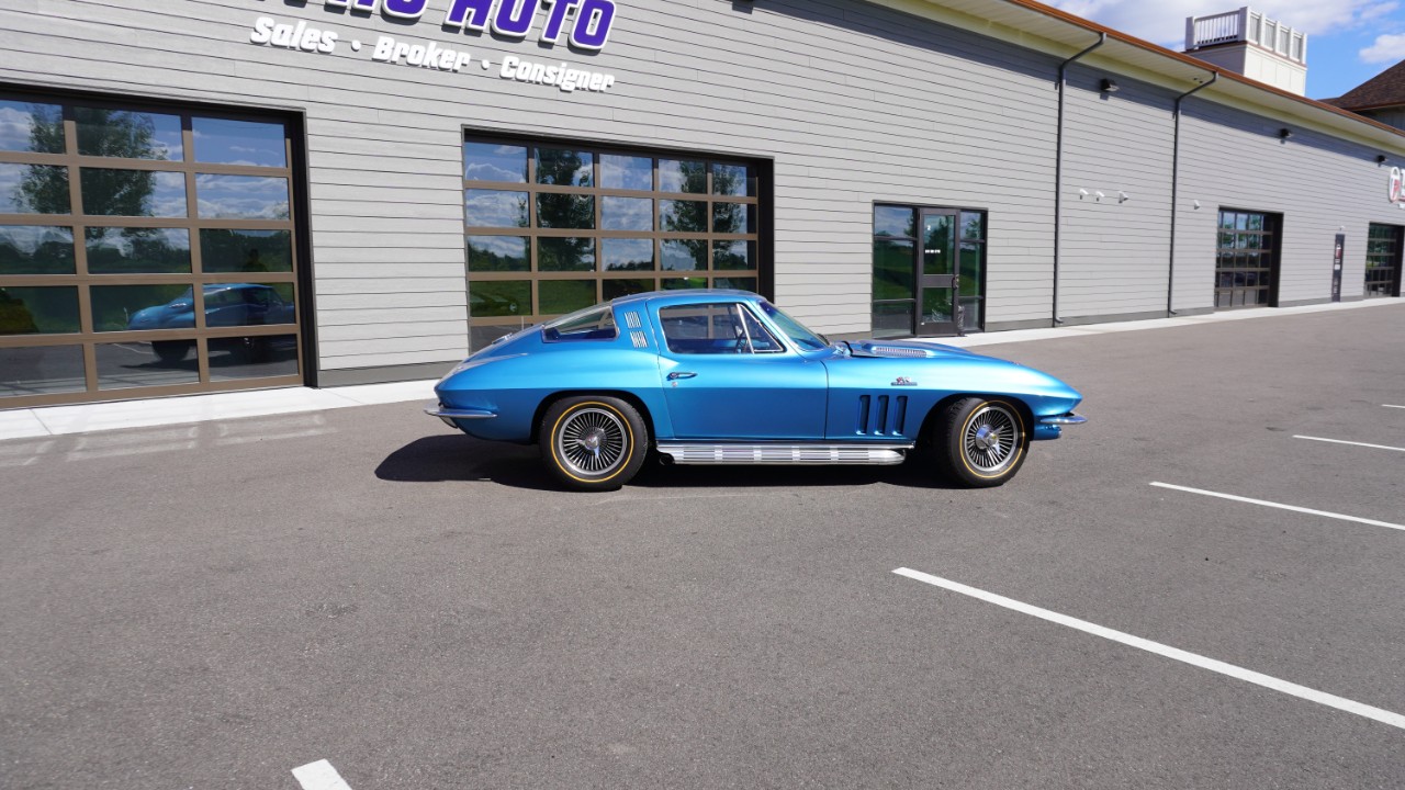 Chevrolet-Corvette-1965-Classic-Car-33