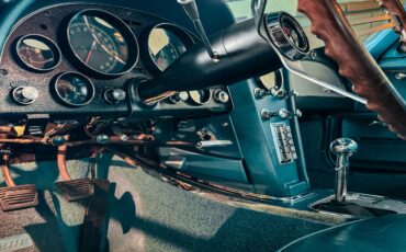 Chevrolet-Corvette-1965-Classic-Car-8