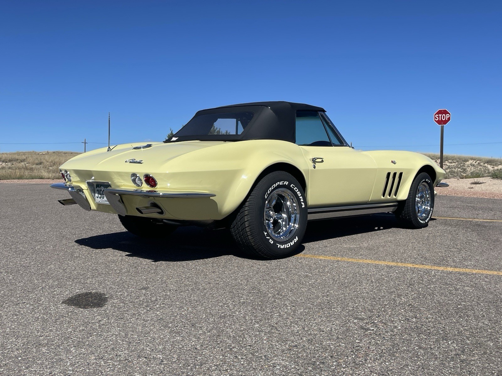 Chevrolet-Corvette-1965-Convertible-2