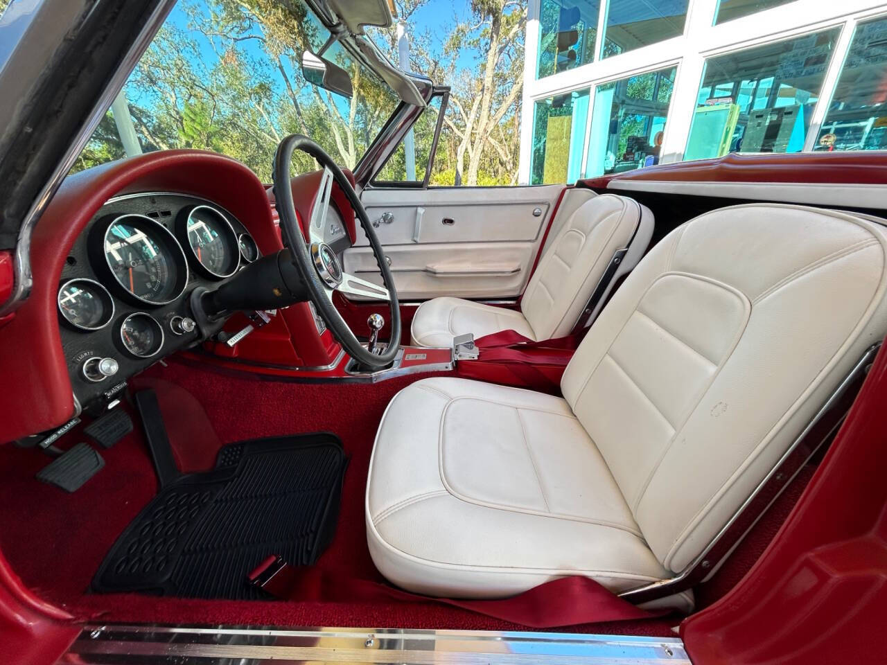 Chevrolet-Corvette-1965-Convertible-23