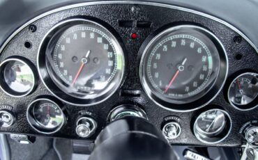 Chevrolet-Corvette-1965-Convertible-24