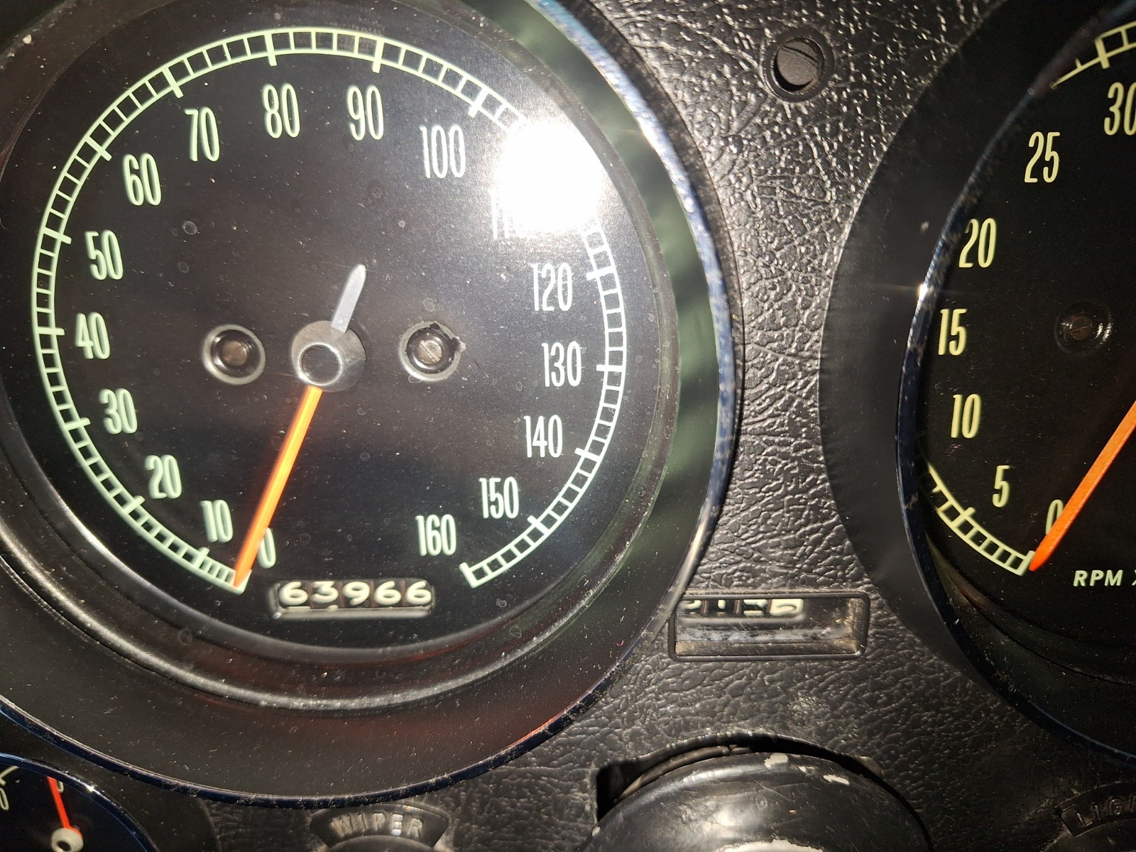 Chevrolet-Corvette-1965-Convertible-24