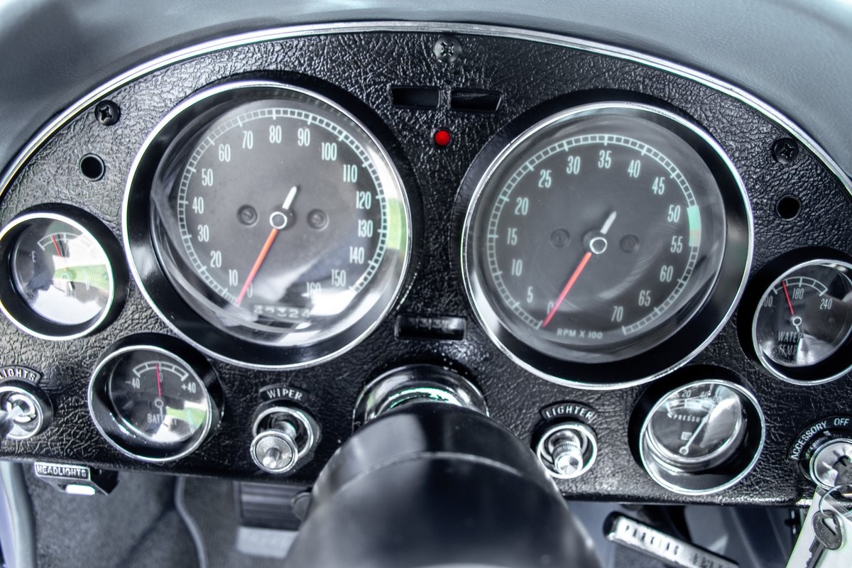 Chevrolet-Corvette-1965-Convertible-24