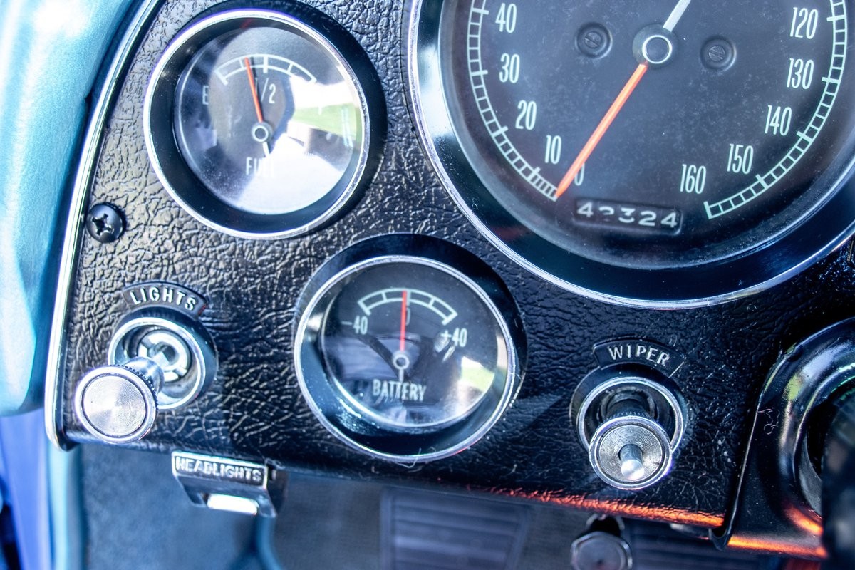 Chevrolet-Corvette-1965-Convertible-25