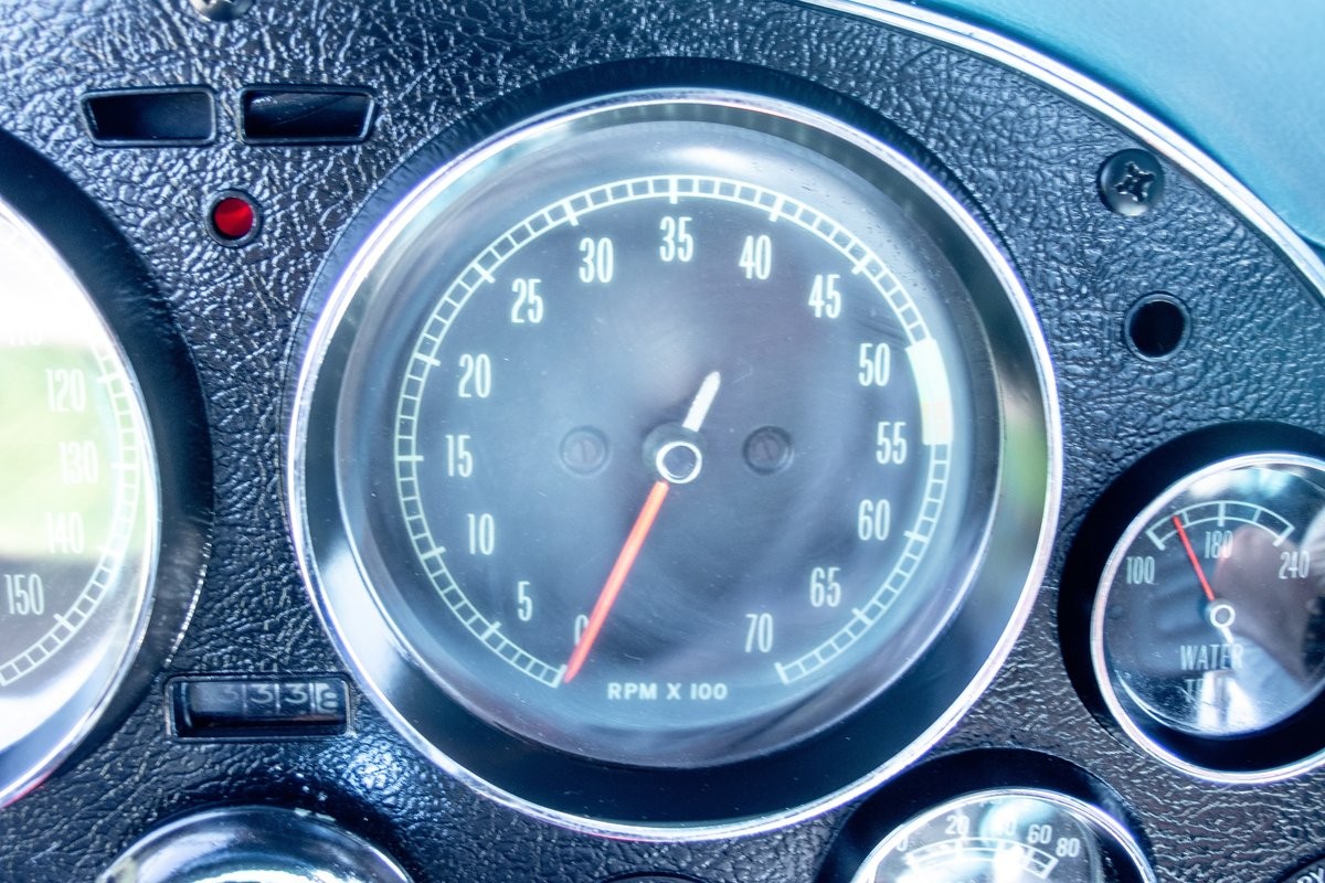 Chevrolet-Corvette-1965-Convertible-26