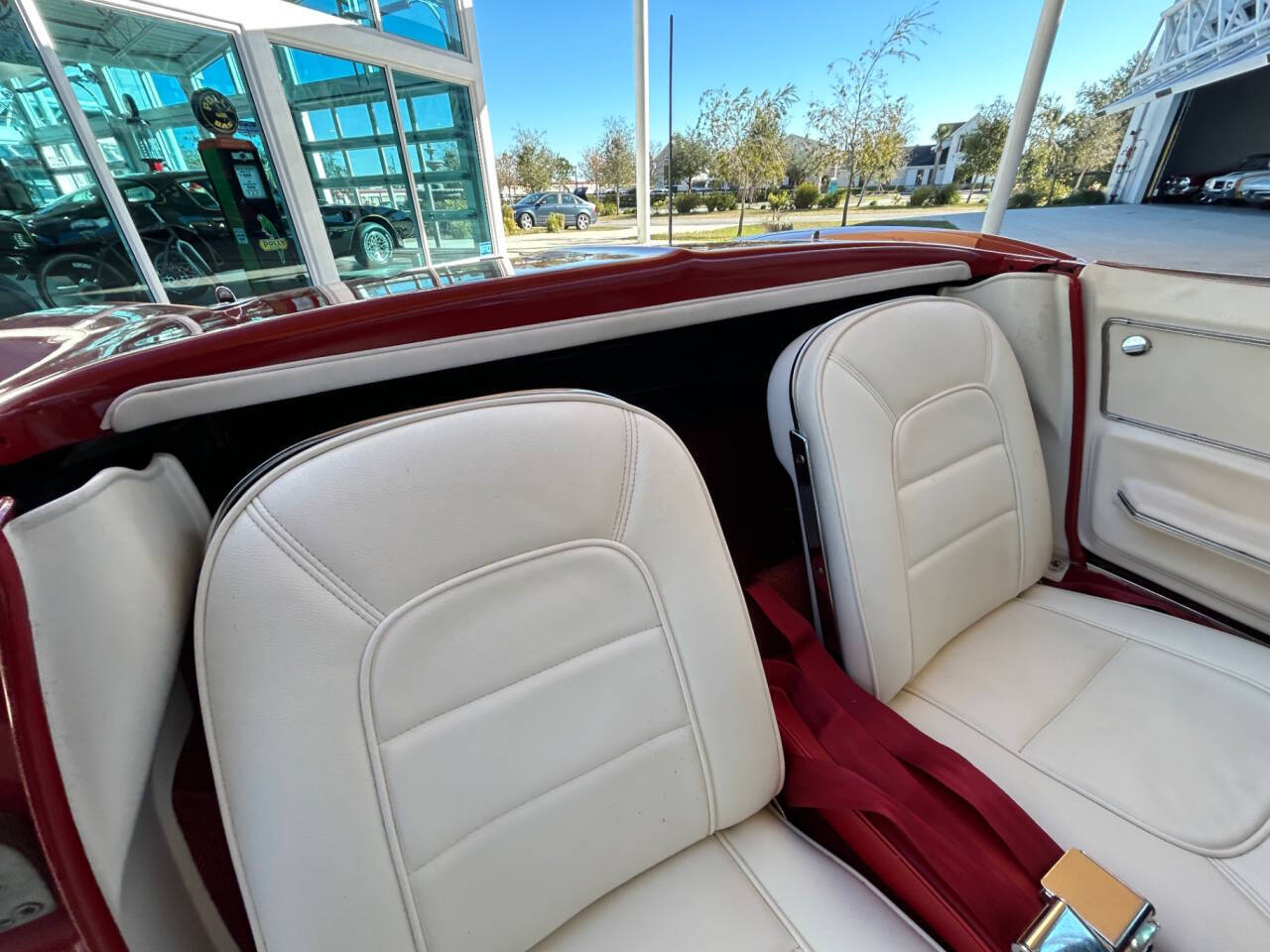 Chevrolet-Corvette-1965-Convertible-28