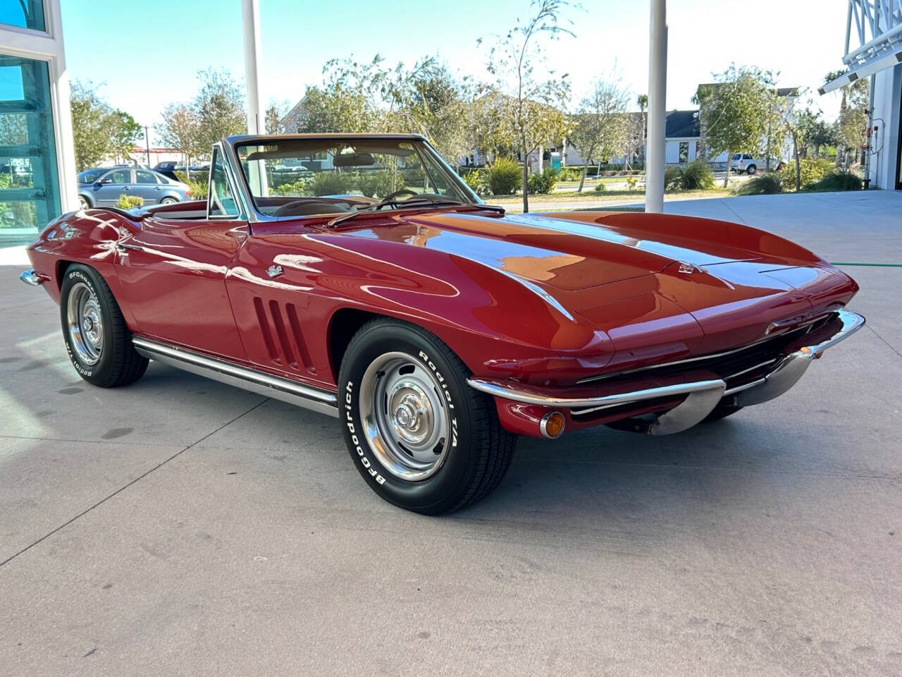 Chevrolet-Corvette-1965-Convertible-3