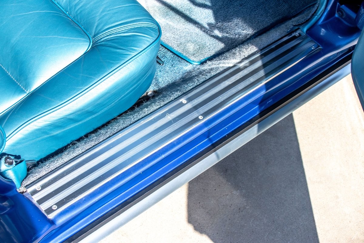 Chevrolet-Corvette-1965-Convertible-31