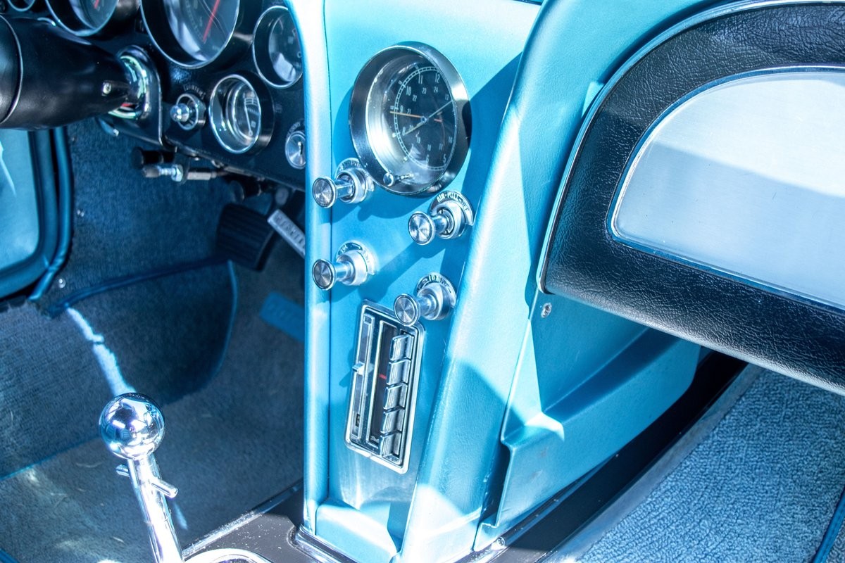 Chevrolet-Corvette-1965-Convertible-33