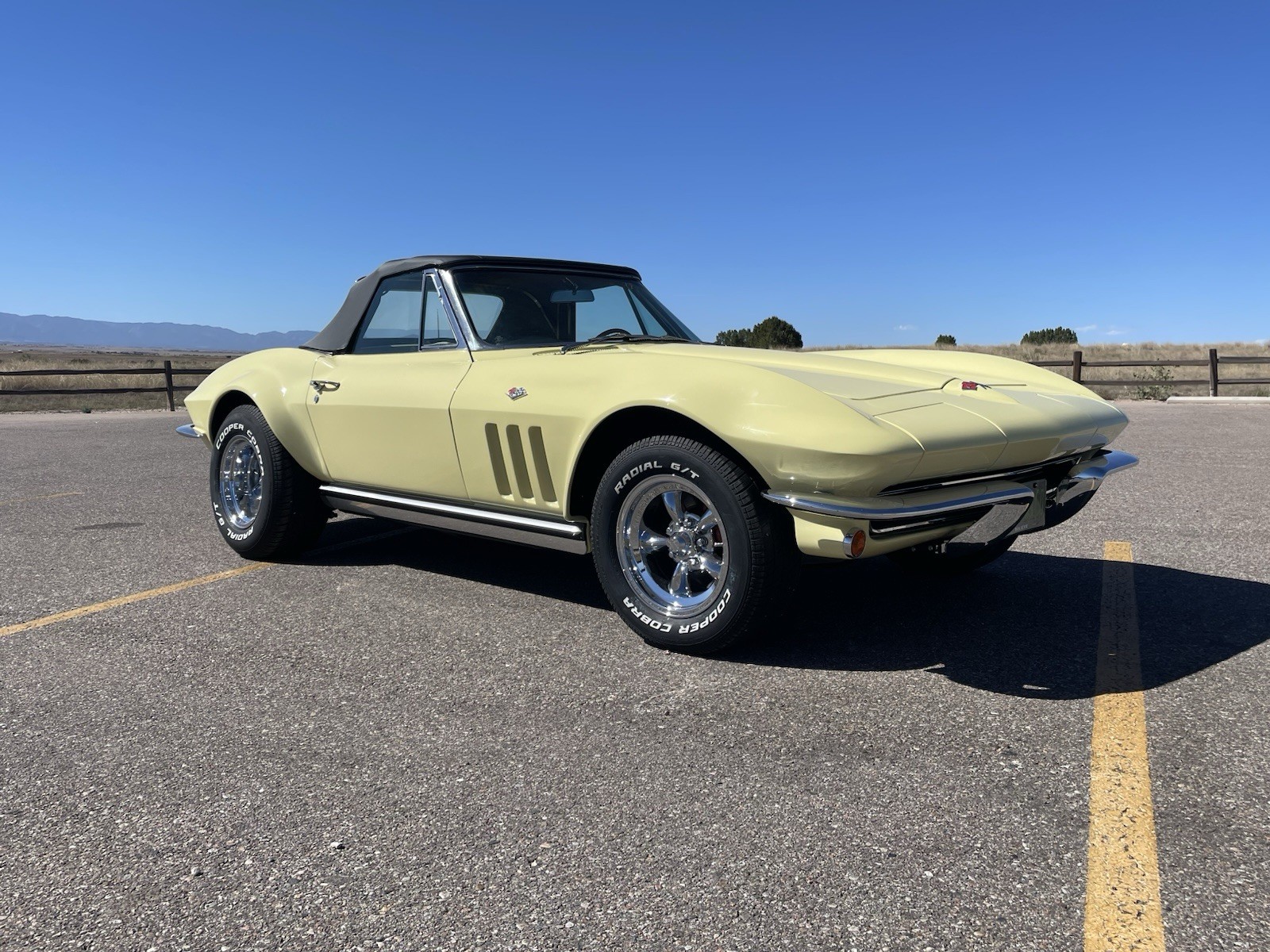 Chevrolet-Corvette-1965-Convertible-4