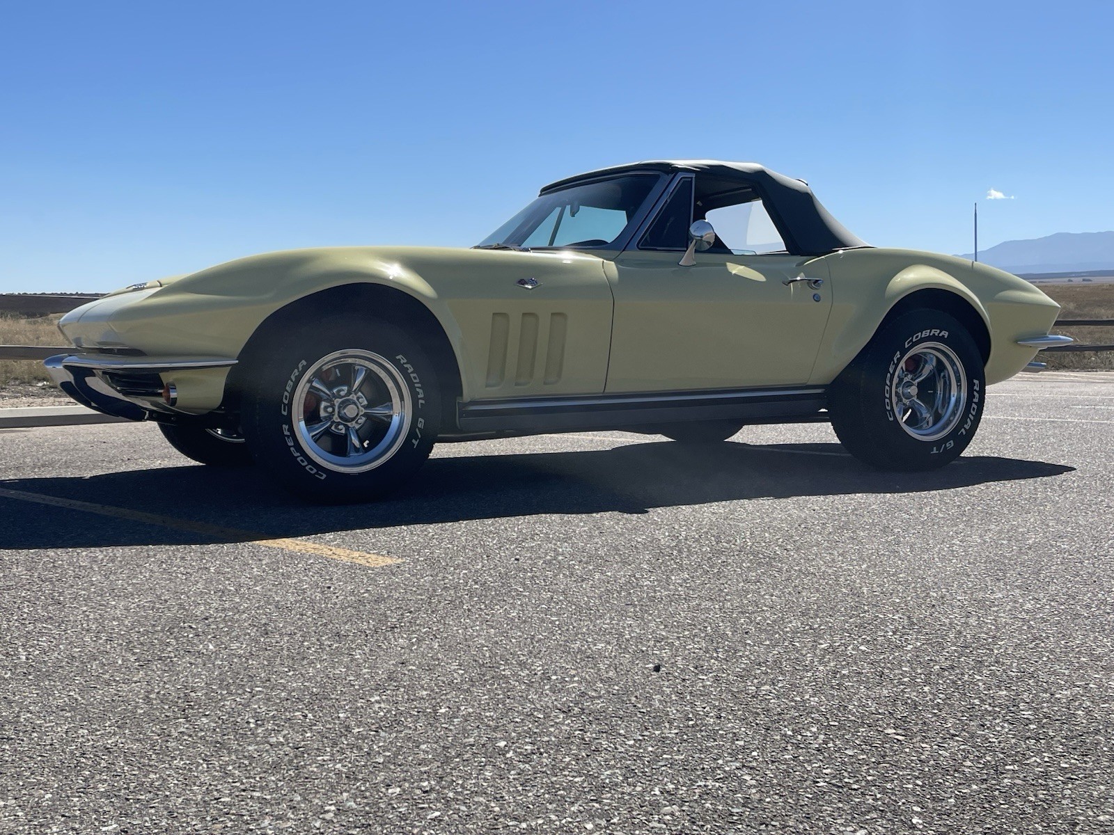 Chevrolet-Corvette-1965-Convertible-5