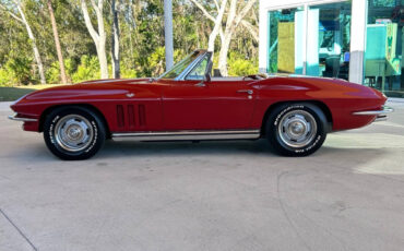 Chevrolet-Corvette-1965-Convertible-9