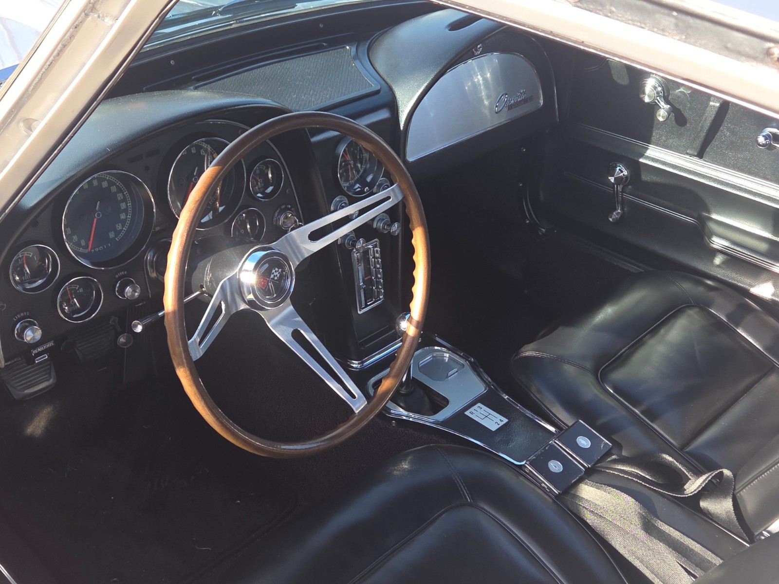 Chevrolet-Corvette-1965-Coupe-19