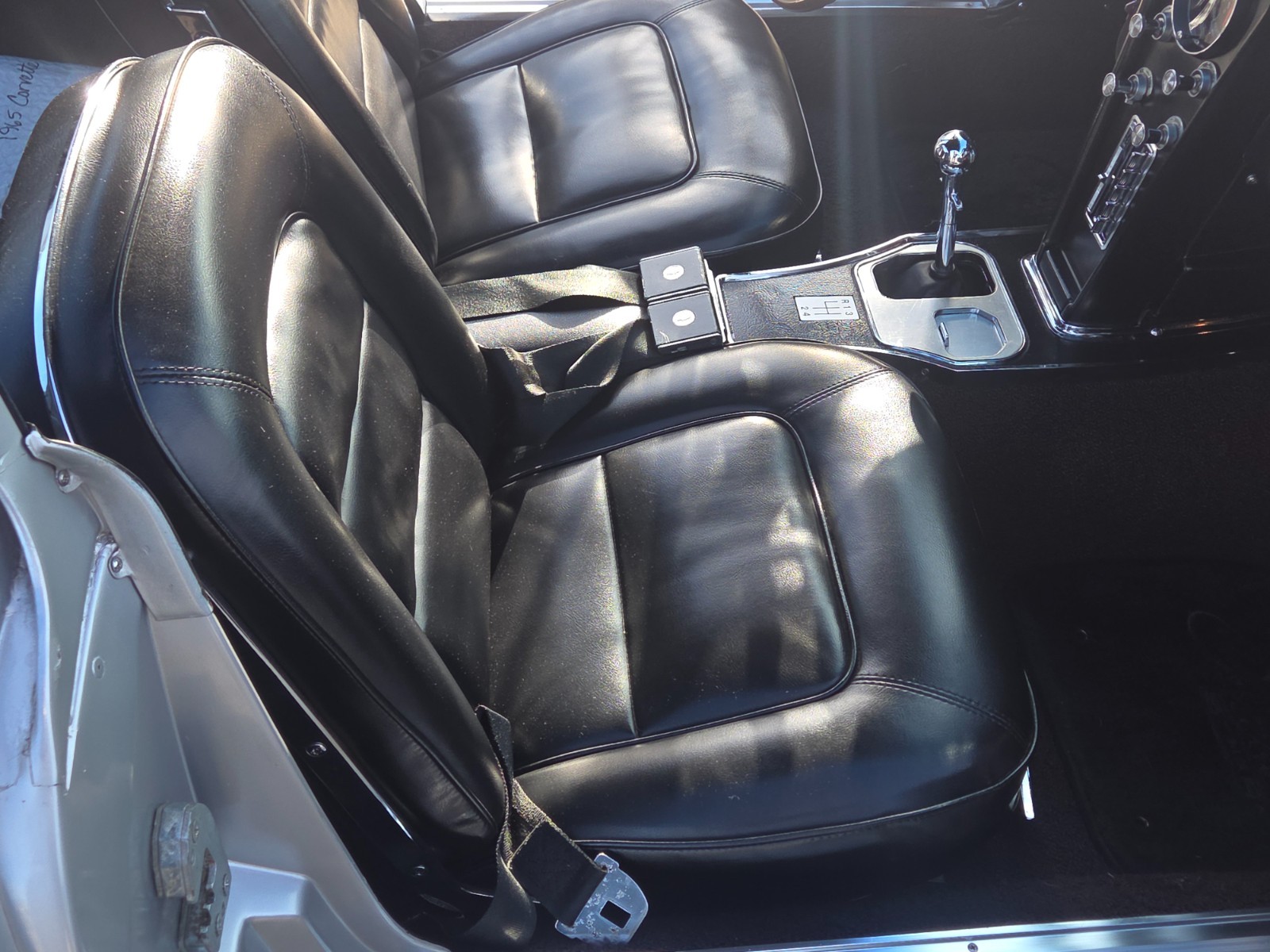 Chevrolet-Corvette-1965-Coupe-21