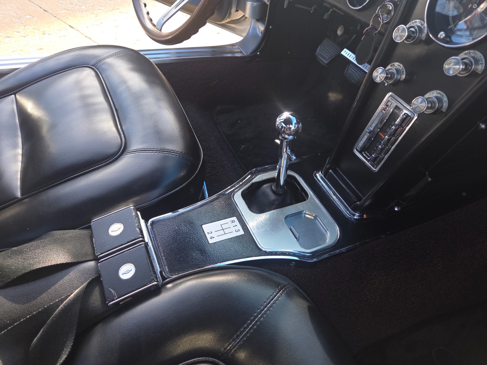 Chevrolet-Corvette-1965-Coupe-24