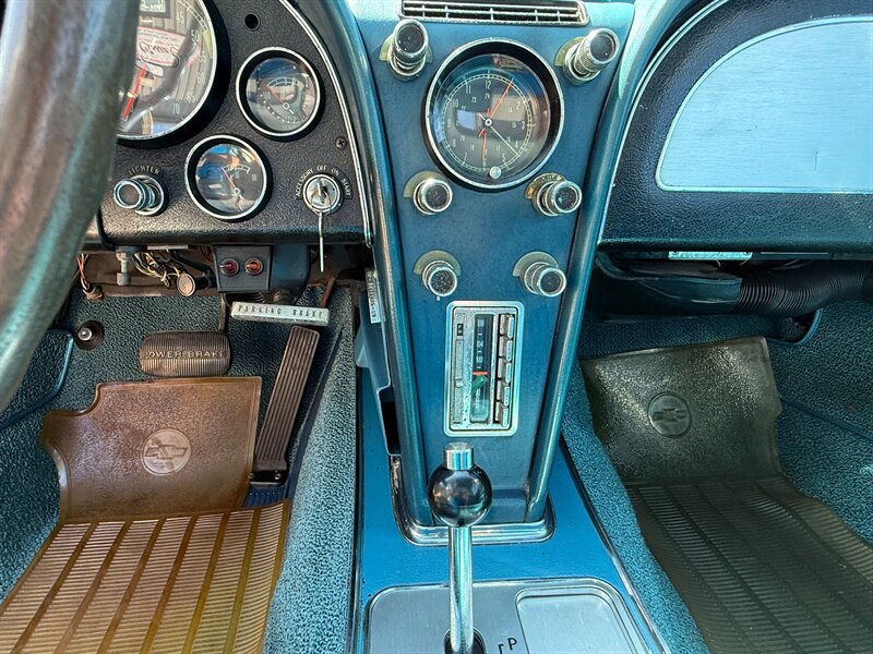 Chevrolet-Corvette-1966-13