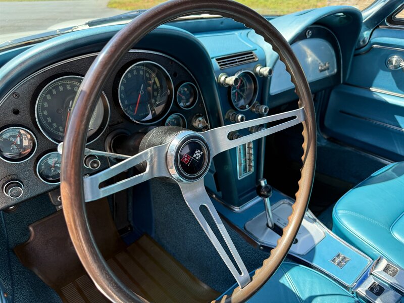 Chevrolet-Corvette-1966-17