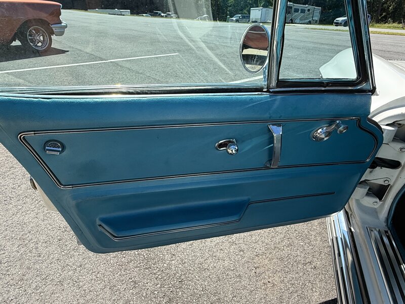 Chevrolet-Corvette-1966-9