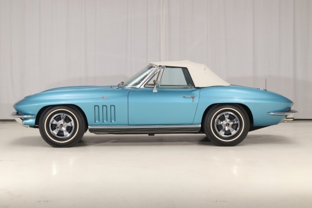 Chevrolet-Corvette-1966-Convertible-1