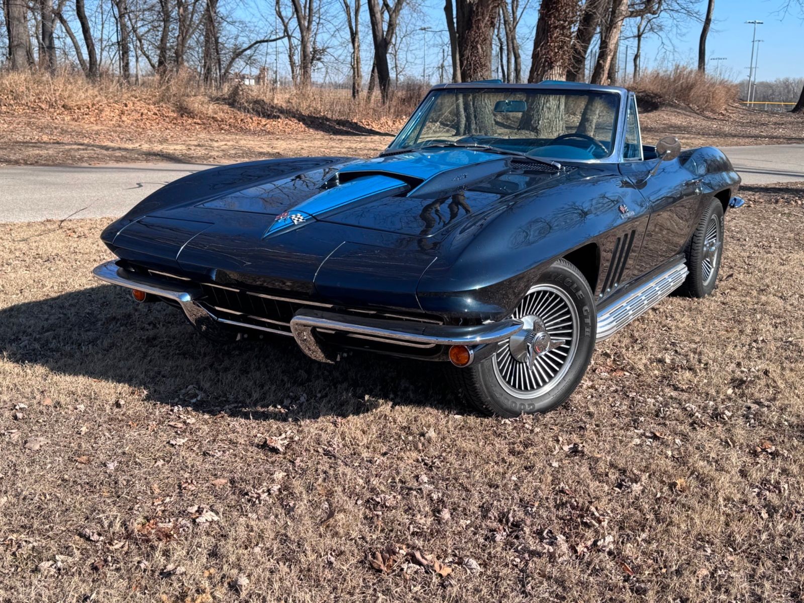 Chevrolet-Corvette-1966-Convertible-1