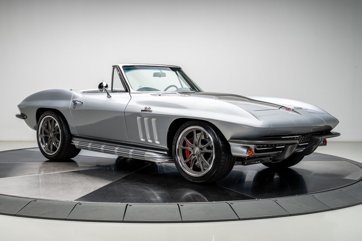 Chevrolet-Corvette-1966-Convertible-10