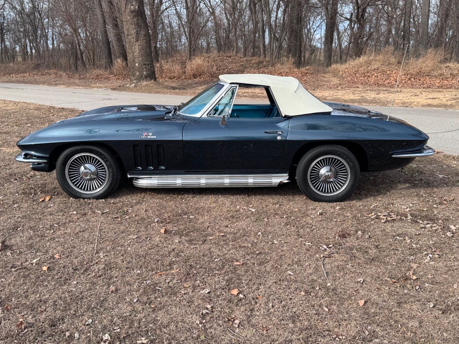 Chevrolet-Corvette-1966-Convertible-11