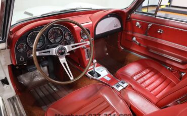 Chevrolet-Corvette-1966-Convertible-12