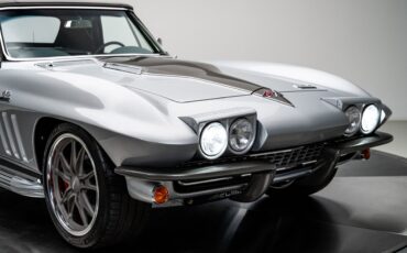 Chevrolet-Corvette-1966-Convertible-12