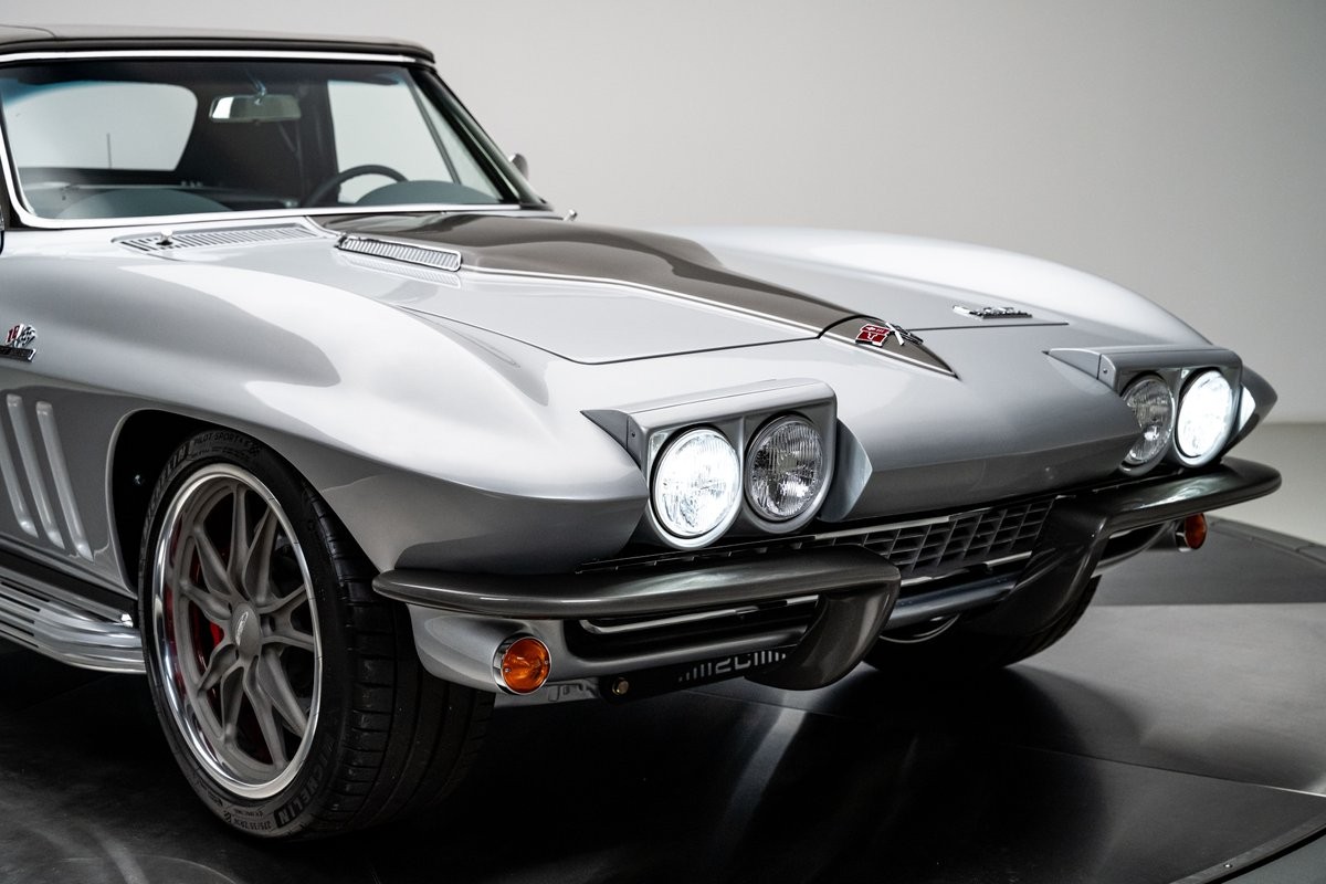 Chevrolet-Corvette-1966-Convertible-12