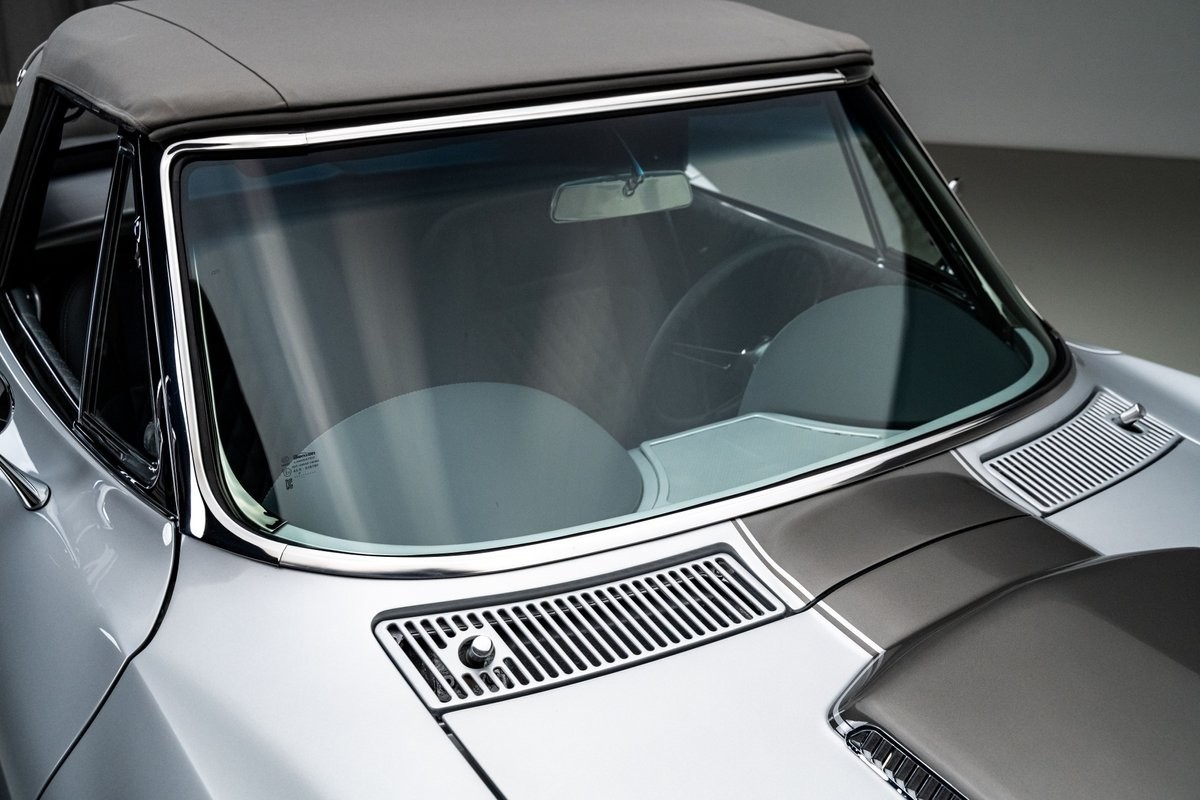Chevrolet-Corvette-1966-Convertible-14