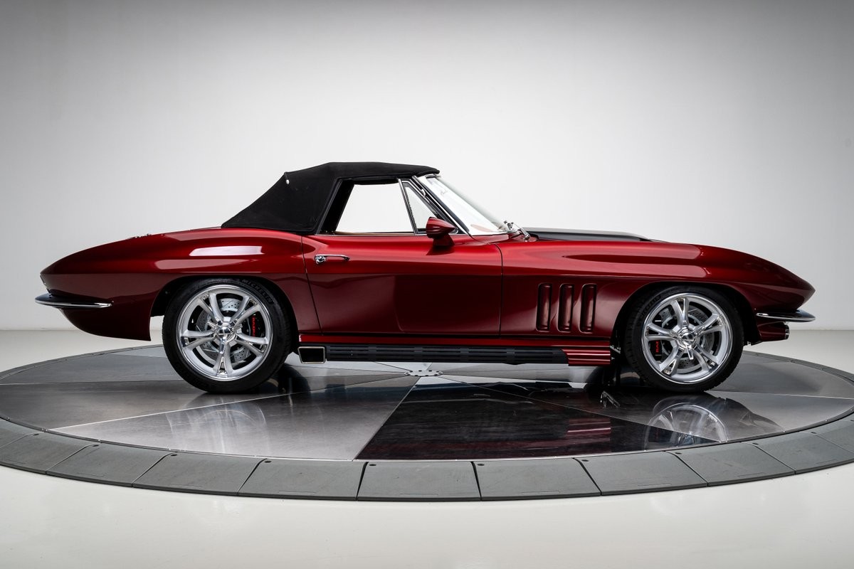 Chevrolet-Corvette-1966-Convertible-18