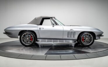 Chevrolet-Corvette-1966-Convertible-18
