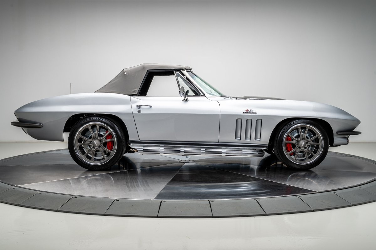 Chevrolet-Corvette-1966-Convertible-18