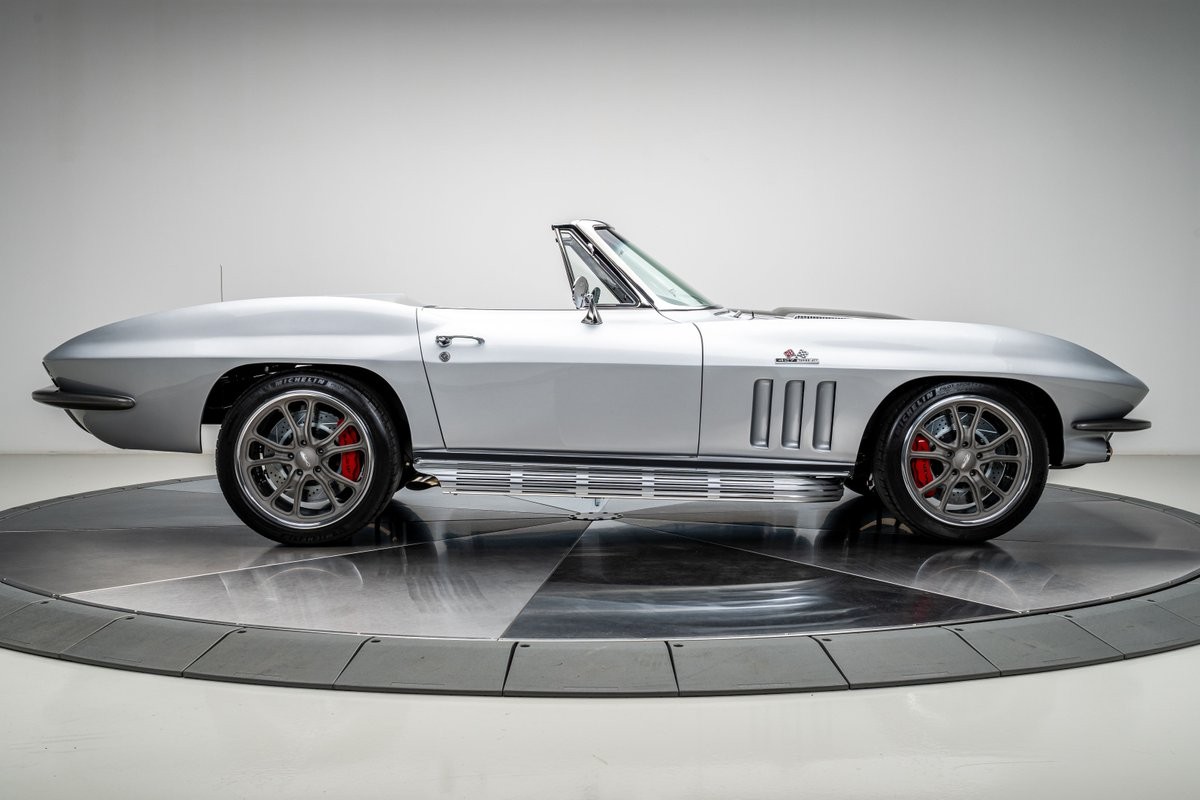Chevrolet-Corvette-1966-Convertible-19