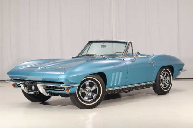 Chevrolet-Corvette-1966-Convertible-2