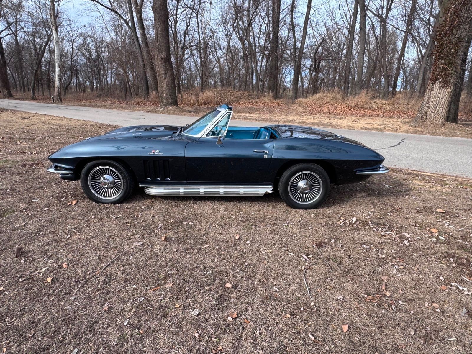 Chevrolet-Corvette-1966-Convertible-2