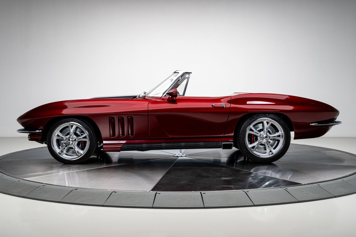 Chevrolet-Corvette-1966-Convertible-20