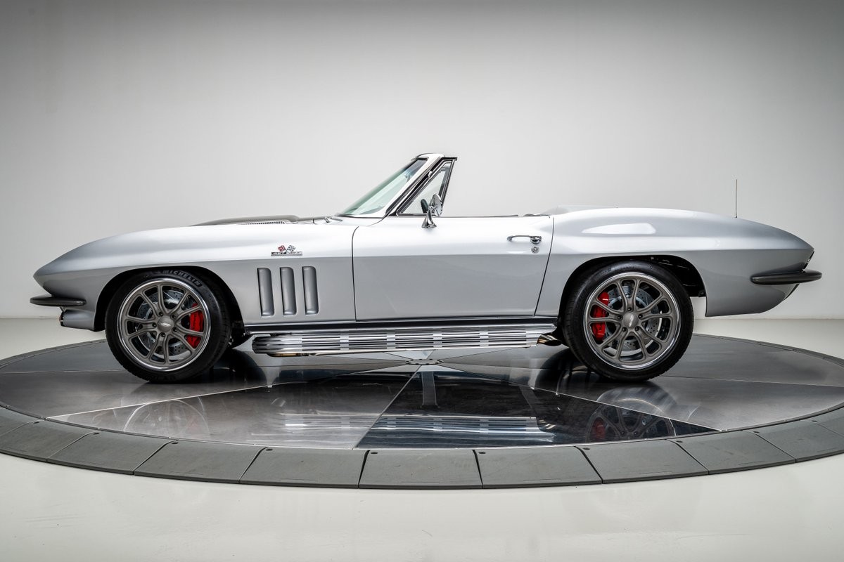 Chevrolet-Corvette-1966-Convertible-20